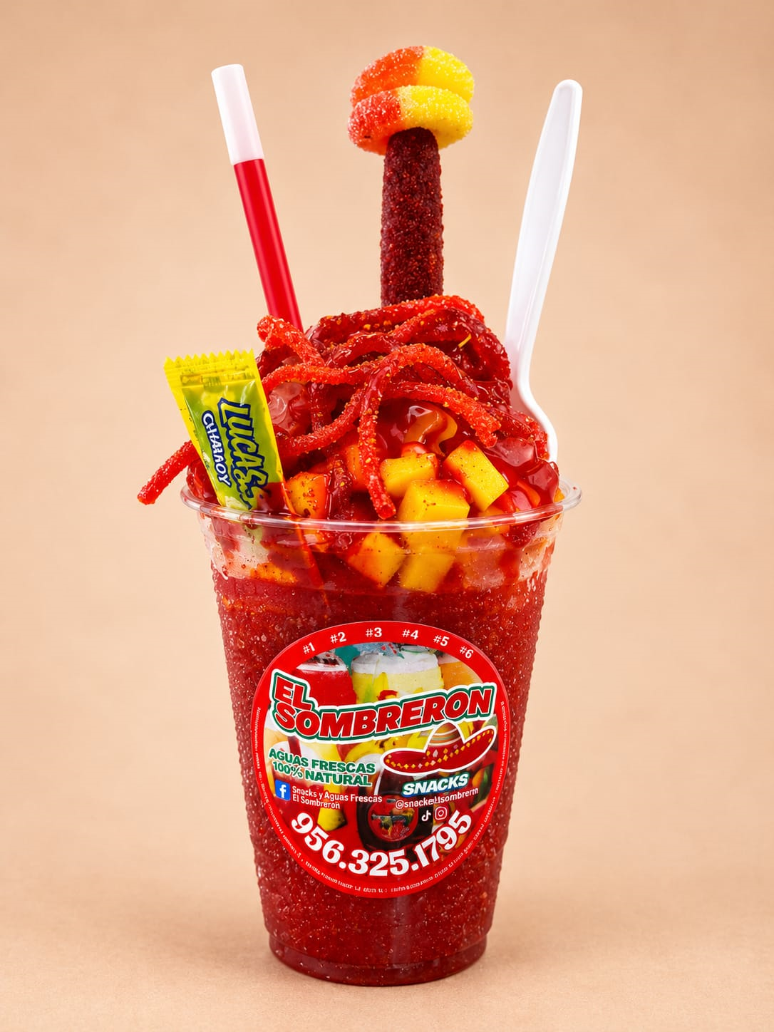 Chamoyada loca con cacahuates y gomitas